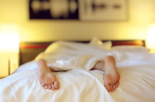 alone-bed-bedroom-blur alone-bed-bedroom-blur