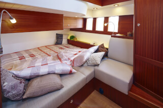 Sirius 40DS Owner's cabin located mid-ship. Photo by Sirius Werft. Sirius 40DS Owner's cabin located mid-ship. Photo by Sirius Werft.