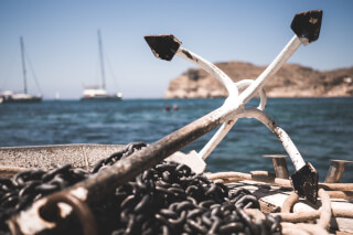 white-and-black-anchor-with-chain-at-daytime white-and-black-anchor-with-chain-at-daytime